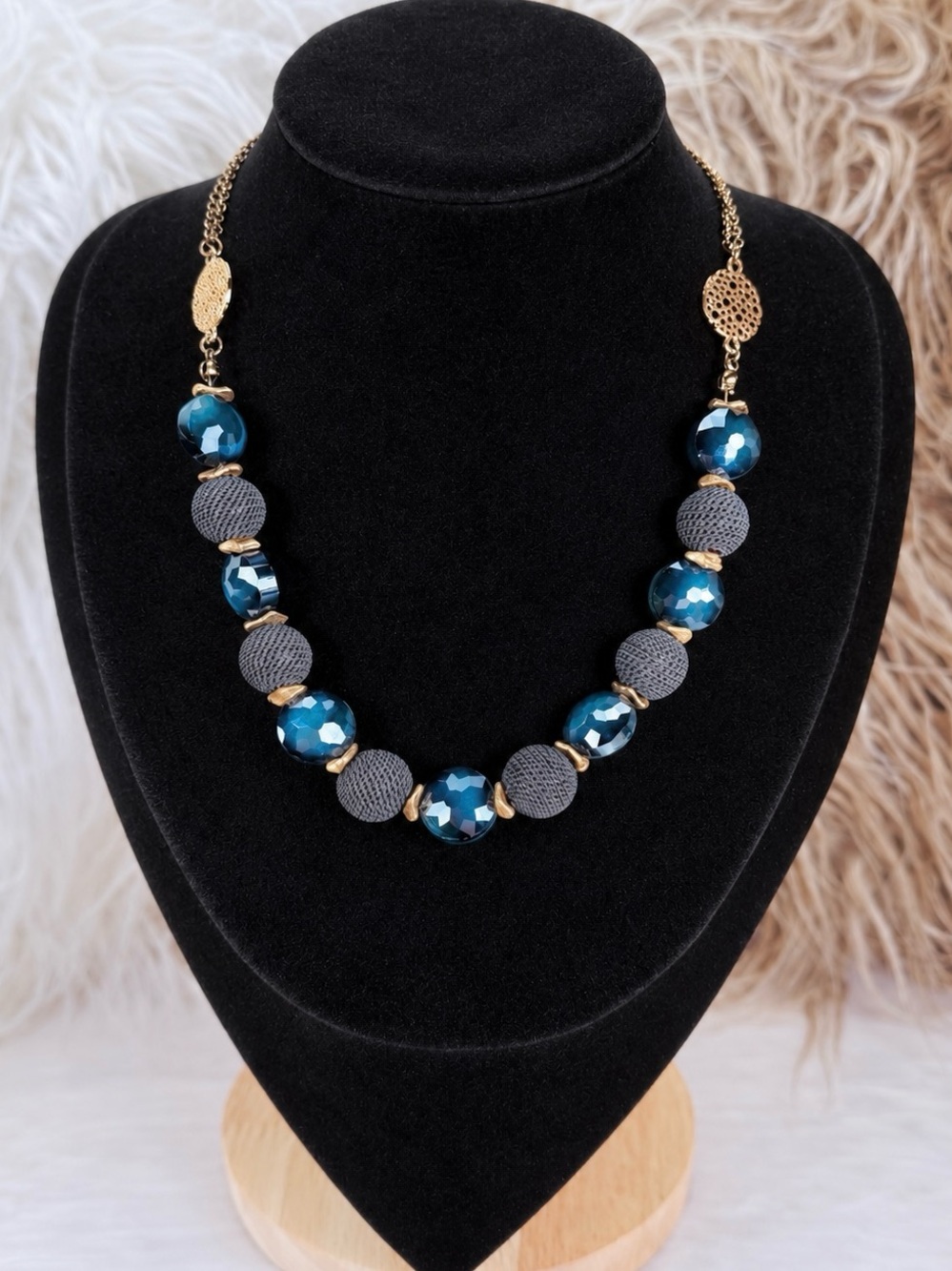 Gorgeous, vintage weighted, reflective, blue accent necklace